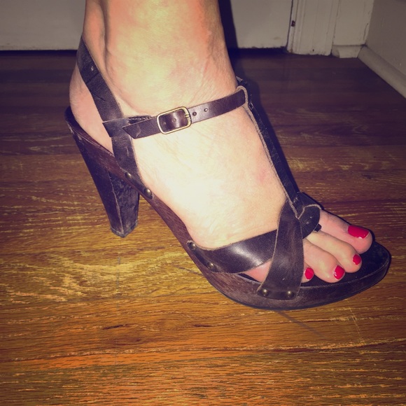 Brown leather Buckle Sandals