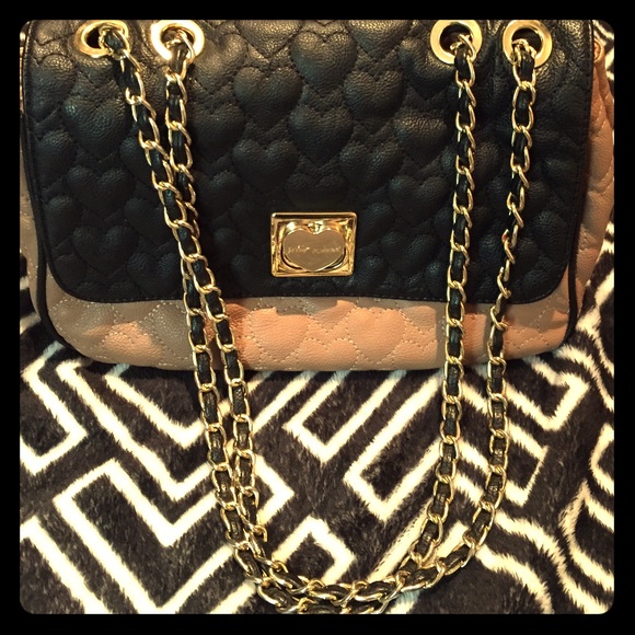 Betsey Johnson Heart Quilted Purse 😍