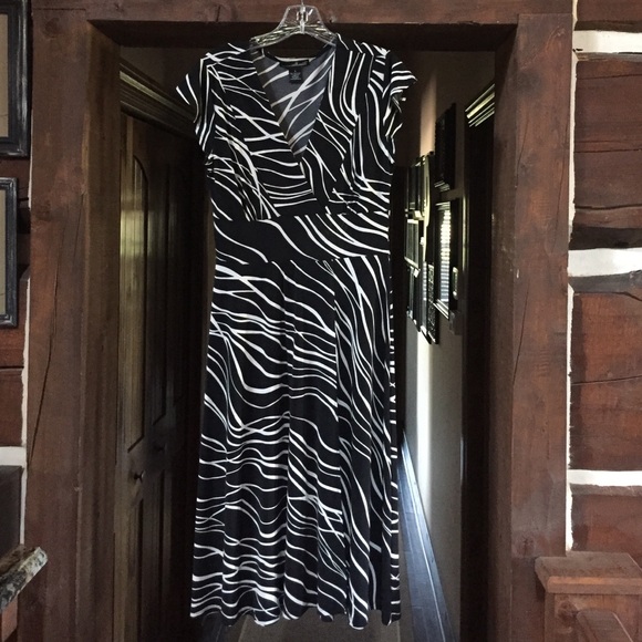 Black /white jersey dress.