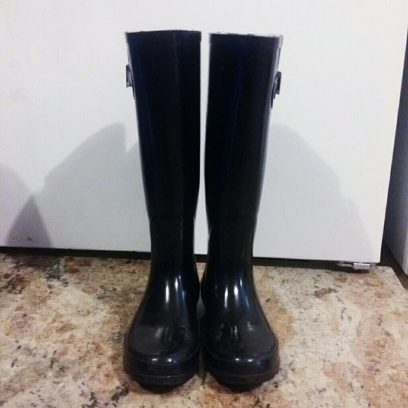 Black glossy rainboots