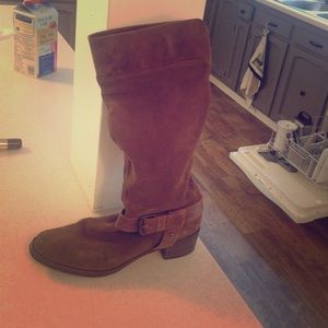 Size 11 brown suede boots-worn once.