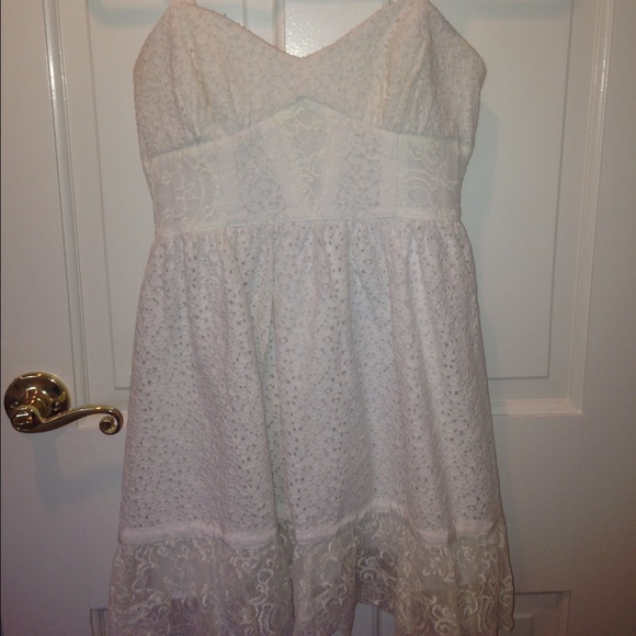 White lace BEBE dress