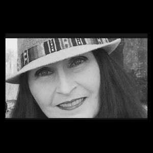 Meet your Posher, Laurie