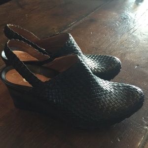 Basket weave leather sling shoes