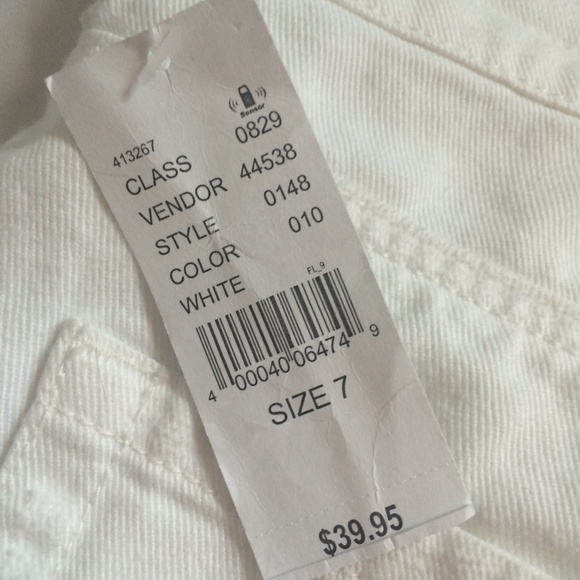 TRADED Distressed Boyfriend Shorts - Picture 4 of 4