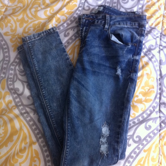 Ripped Skinny Jeans