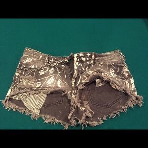 Free people, Aztec patterned, bleach shorts