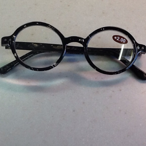 +2.00 readers.  Black and white marble color. NWOT