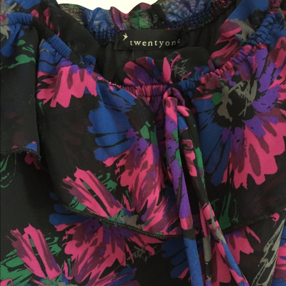 Floral spaghetti strap top - Picture 2 of 3