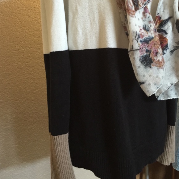 Tri Color block Sweater - Picture 2 of 3