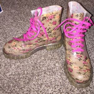 Flower pattern rubber styled boots