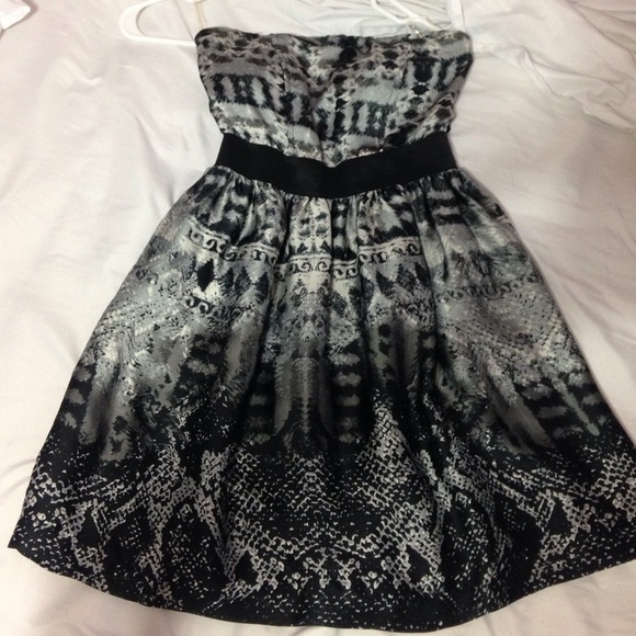 Cute black and grey strapless dress.