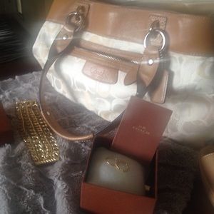 Coach Bag perfect size classic color!