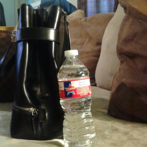 Salvatore Ferragamo Black Hand Bag - Picture 2 of 4