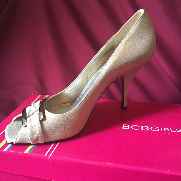 ✋On hold for Penelope✋BCBGirls peep-toe pumps