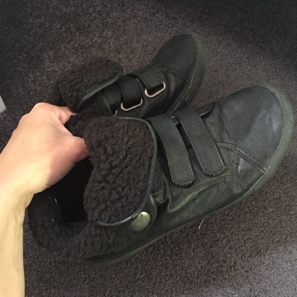 ❌❌SOLD❌❌ Faux leather/shearling fold over sneakers