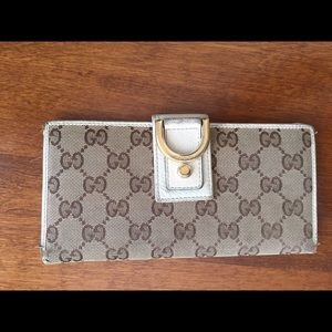 FLASH SALE‼️ Well-Worn Gucci Wallet