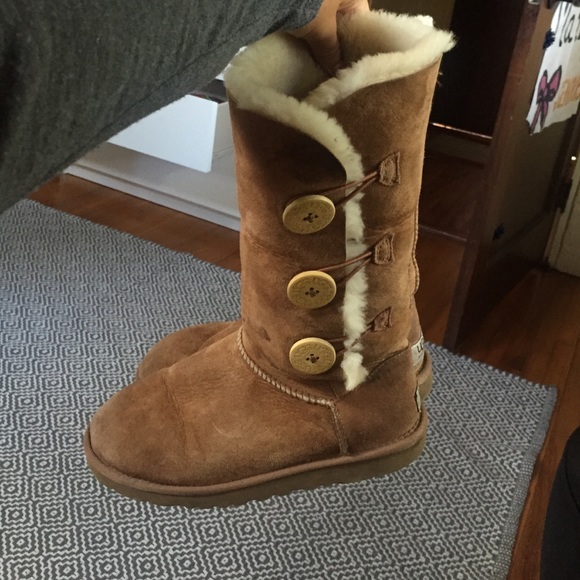 button UGG boots