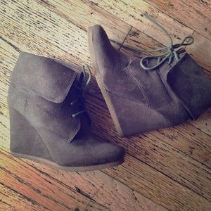 Wedge fold over ankle boots