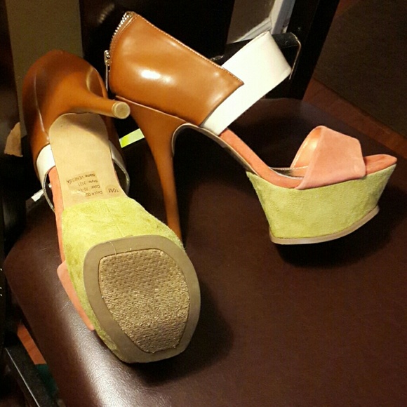 Heels - Picture 3 of 3