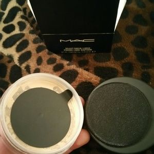 NEW MAC loose powder foundation