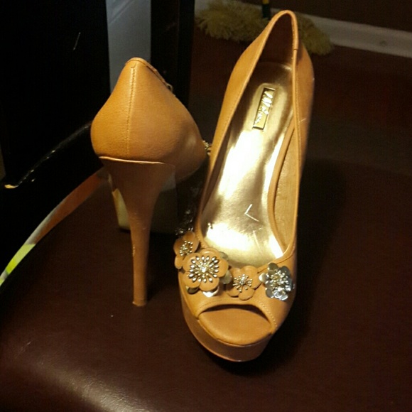 Shoes - Picture 2 of 2