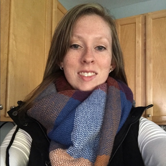 Meet your Posher, Lizzy - Picture 2 of 2