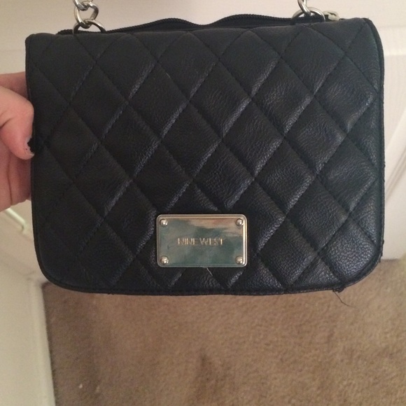 Black leather Nine West purse