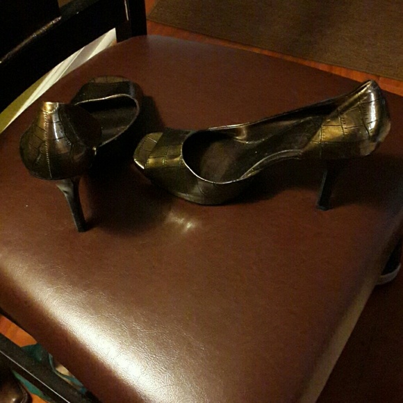 Heels - Picture 3 of 3
