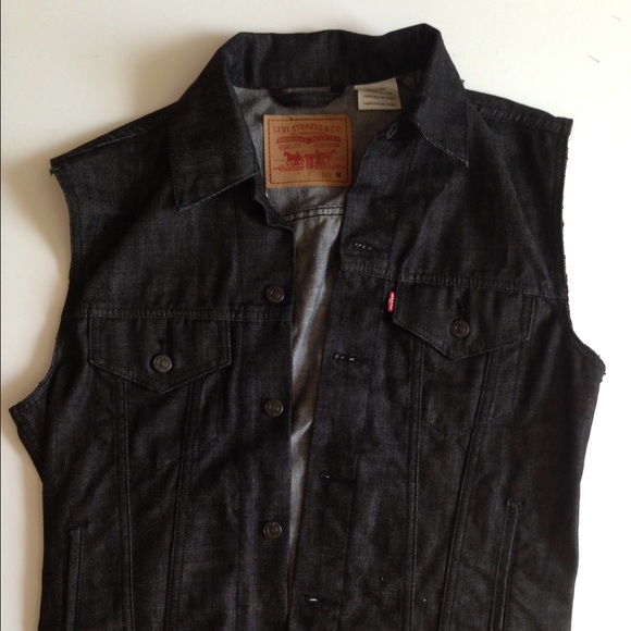 Levi's black denim vest *hold till tuesday*