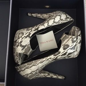 🚫SOLD🚫Vera Wang open toe pump (NEW)
