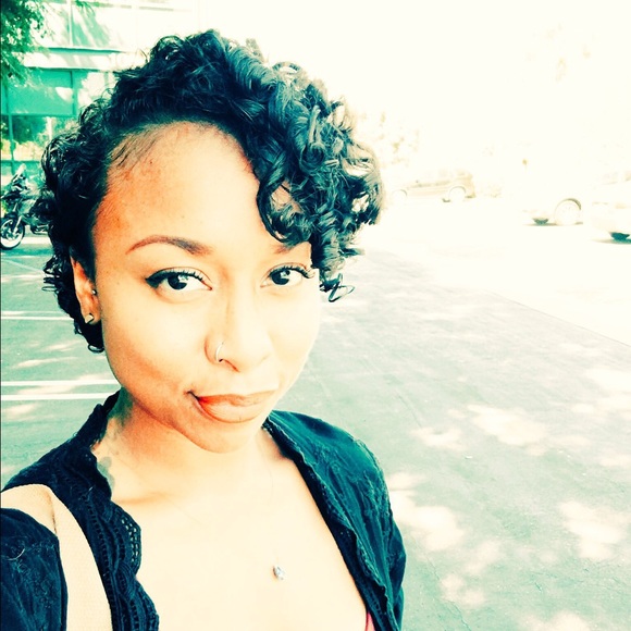 Meet your Posher, Andrea - Picture 2 of 8