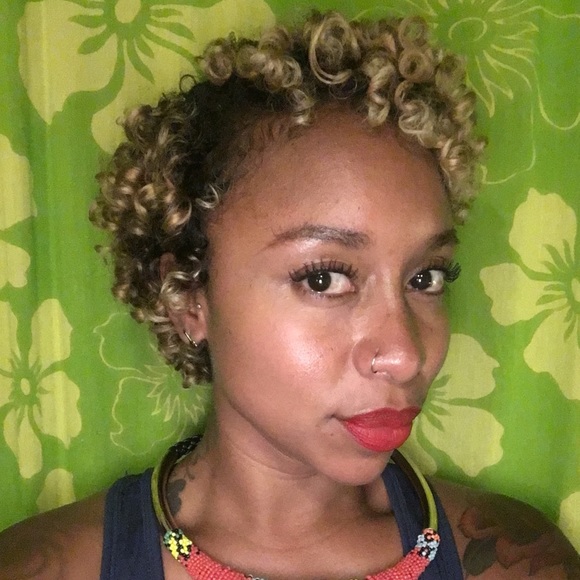 Meet your Posher, Andrea - Picture 5 of 8