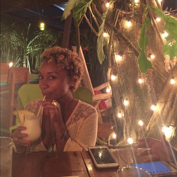 Meet your Posher, Andrea - Picture 6 of 8