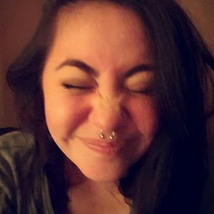 Meet your Posher, Cynthia