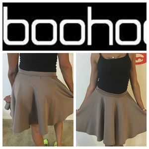 Pleated skirt in Taupe