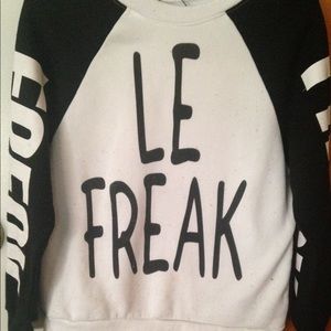 Black white sweatshirt