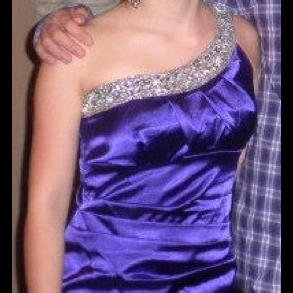 Short one shoulder tight fit dress