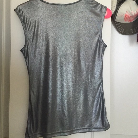 Metallic Top 💕 - Picture 2 of 2