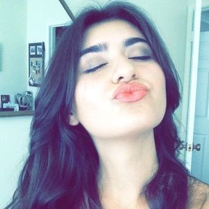 Meet your Posher, Cassandra