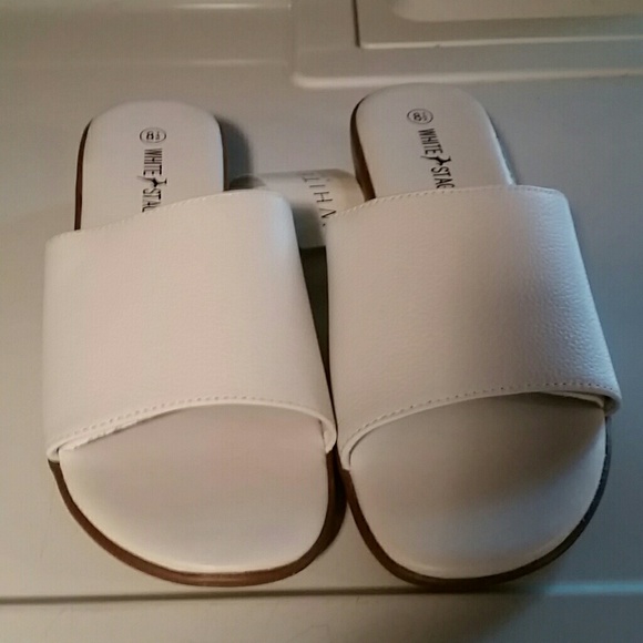 Slides sandals