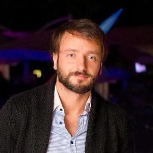 Meet your Posher, Max