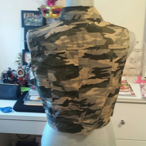 Vest - Picture 2 of 2