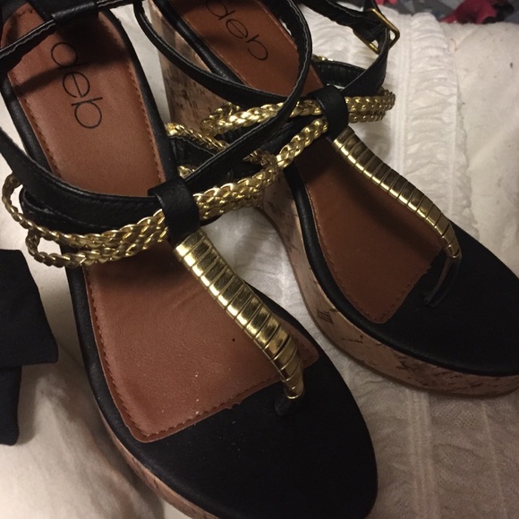 Black and gold adorable heels - Picture 1 of 1