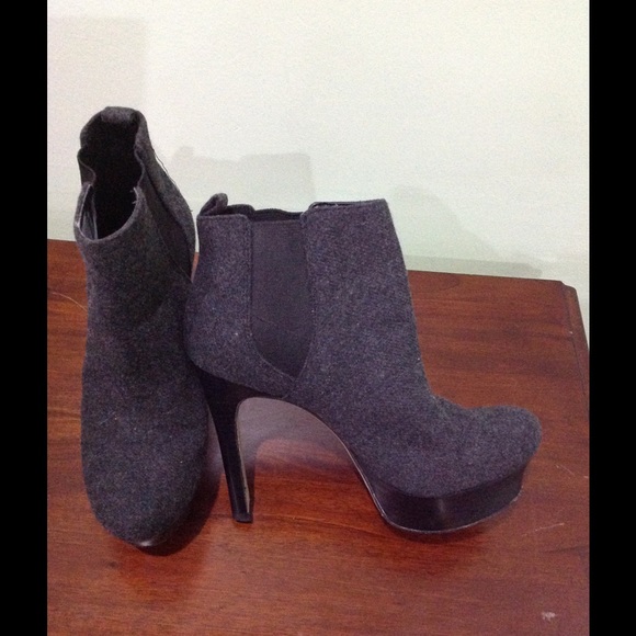 Vince Camuto grey short boots