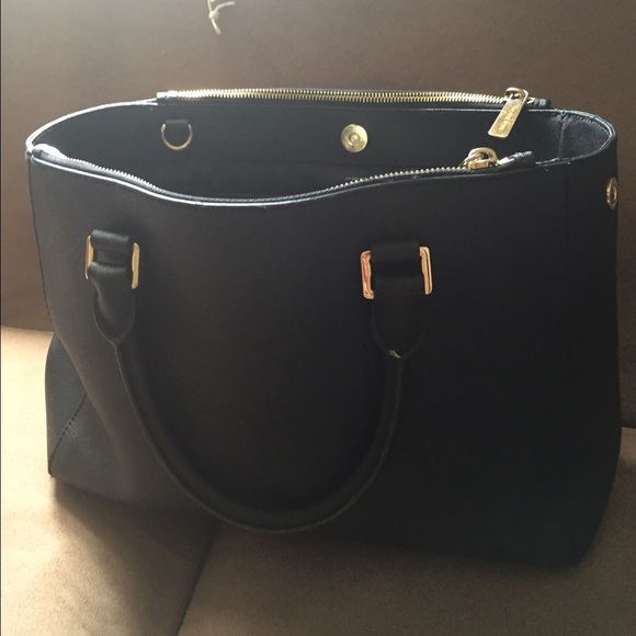 Michael Kors HandBag - Picture 2 of 4