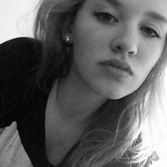 Meet your Posher, Lauren - Picture 1 of 1