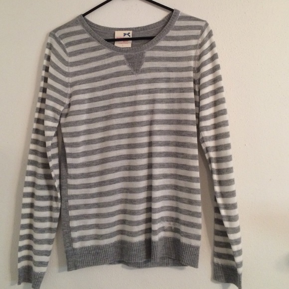 Thin sweater