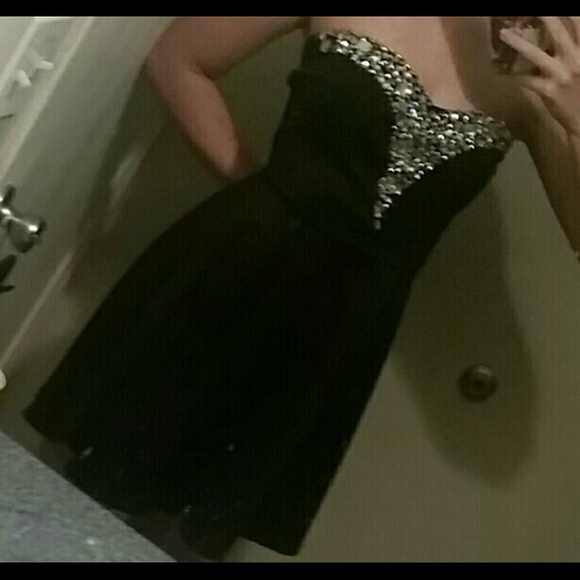 Short homecoming black & sequenced strapless dress