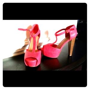 Breckelles Pink heels